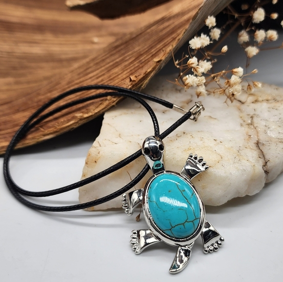 SALE  Unique Boho Jewelry Large Turtle Turquoise Silver Pendant - Picture 1 of 12